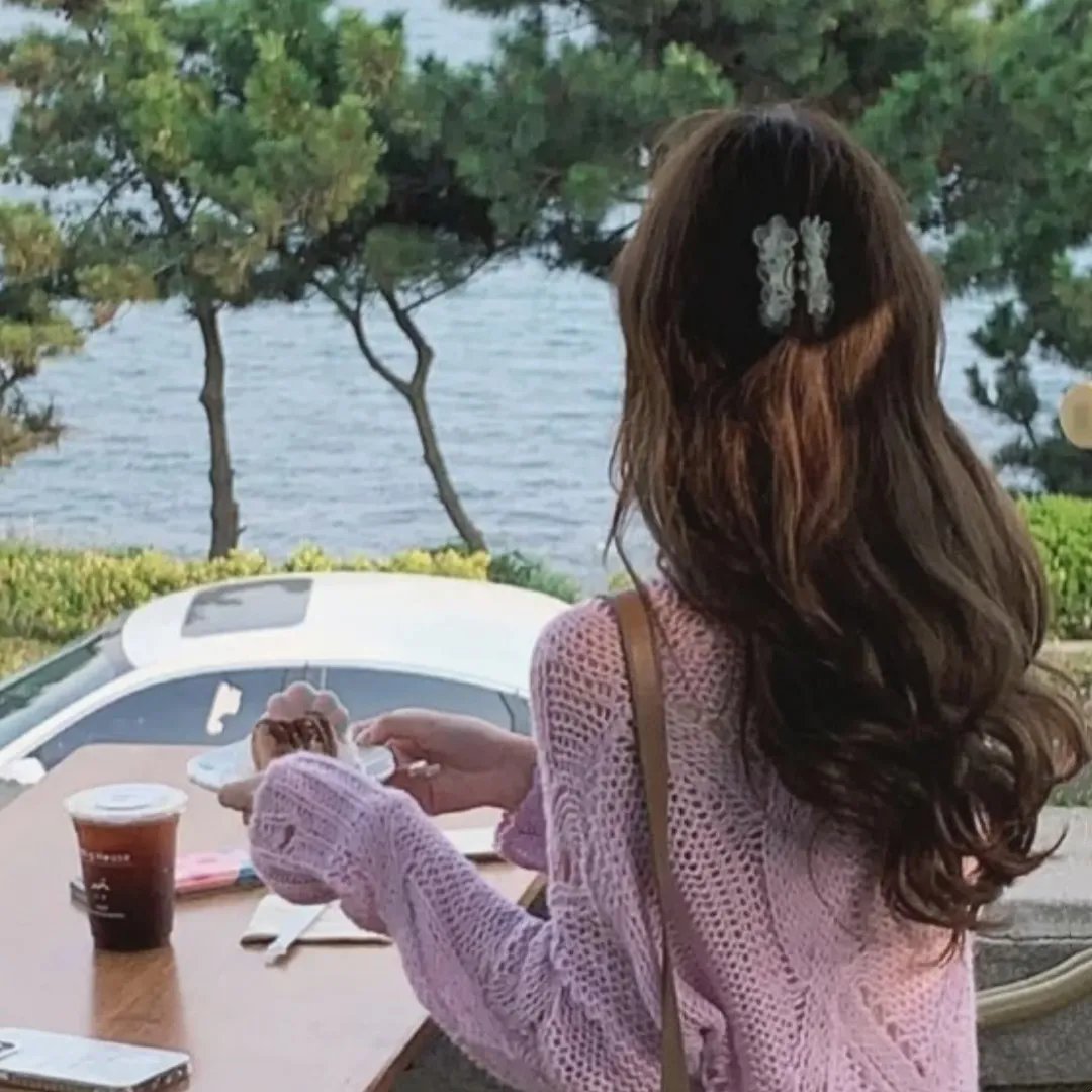 魔术师和消失的女孩 封面